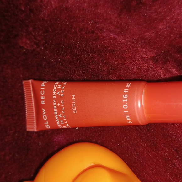 🆕️ Glow Recipe Strawberry Smooth BHA + AHA Salicylic Acid Serum • 0.16 Fl Oz - Picture 2 of 4